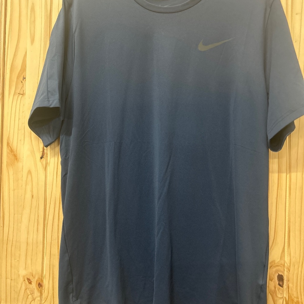 Men’s Nike shirt